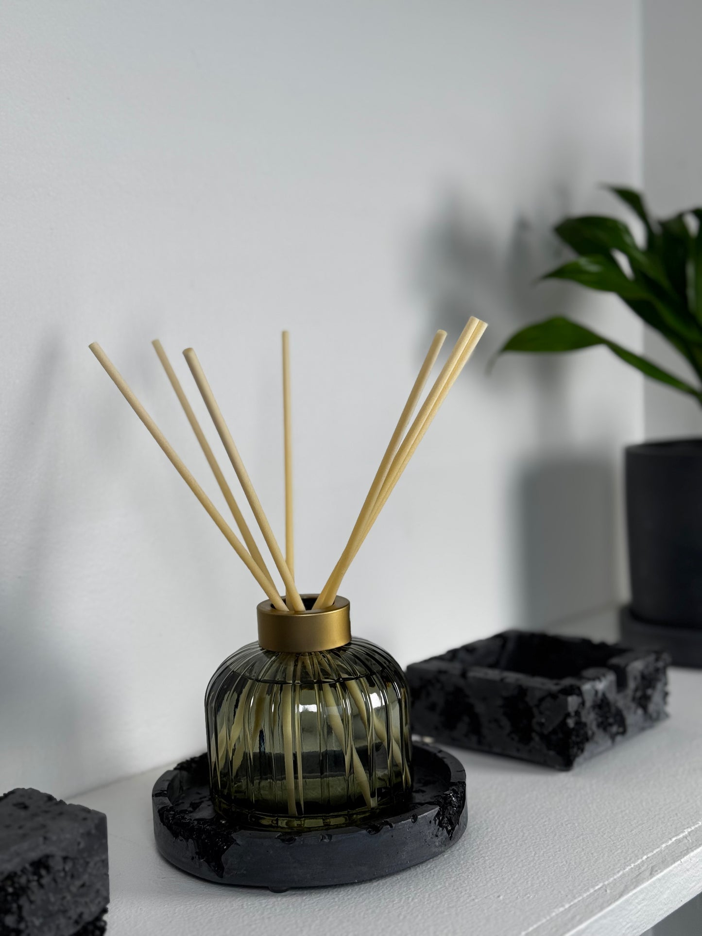 Black Tourmaline x Black Cement Circle Tray