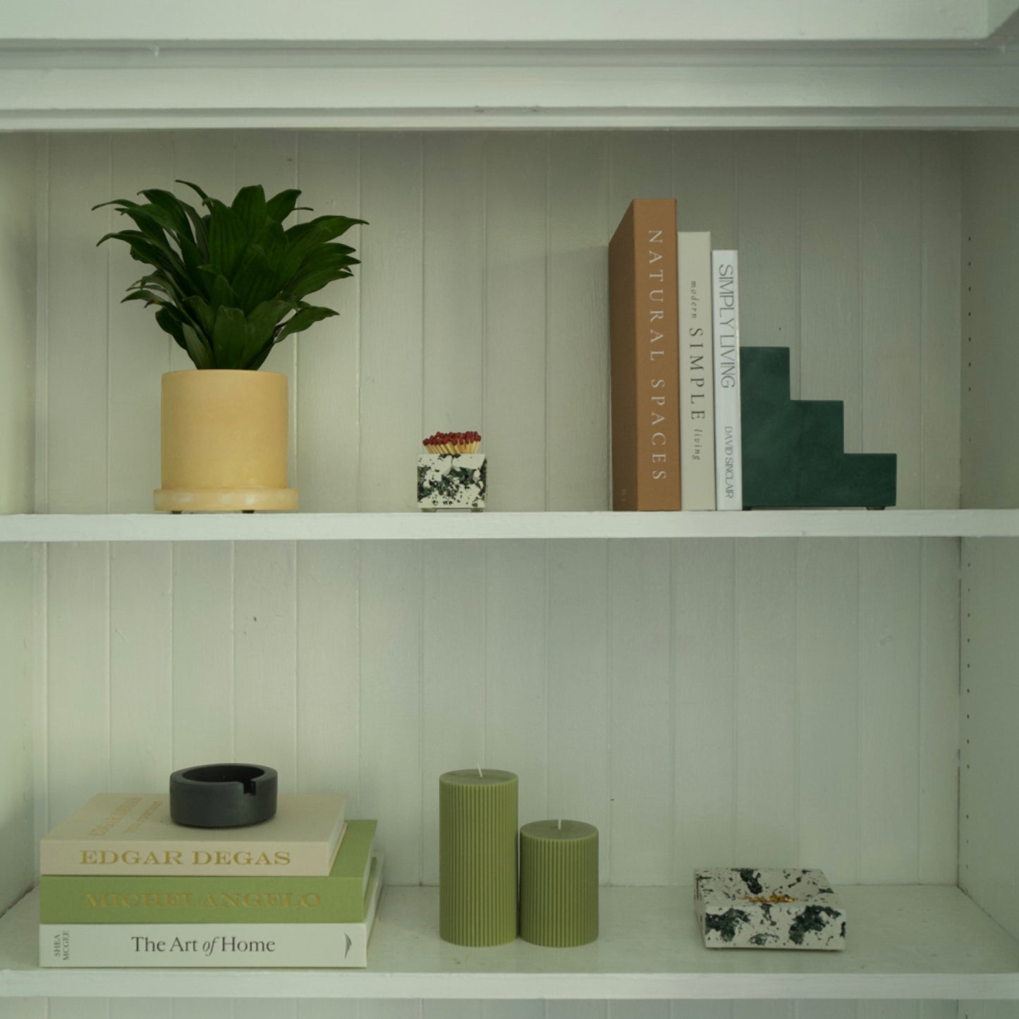 Green Wavy Bookend